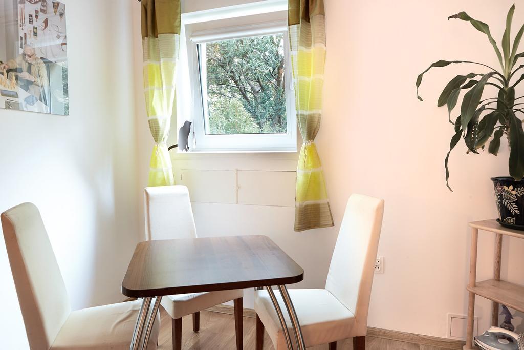 ורשה Lovely Garden Flat Near Royal Park חדר תמונה